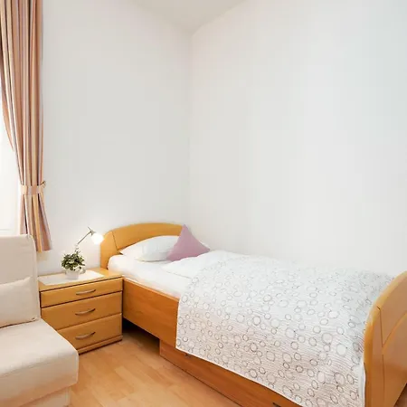 Apartment Olga 3 *